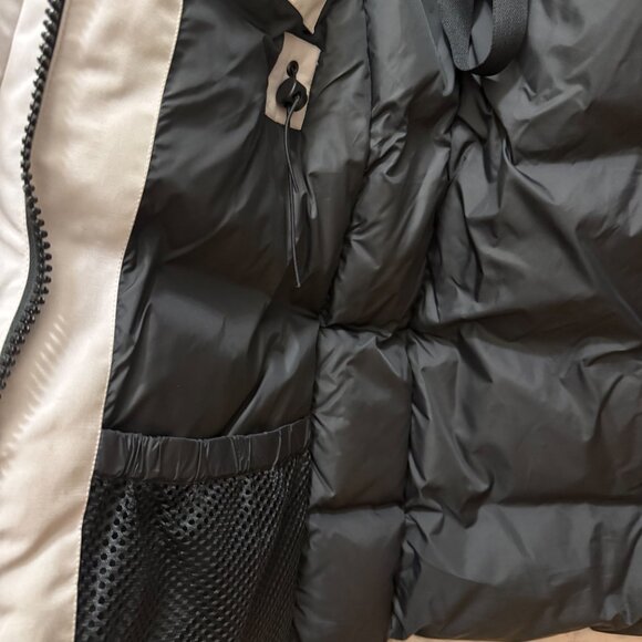 Canada Goose Parka - Picture 10 of 16